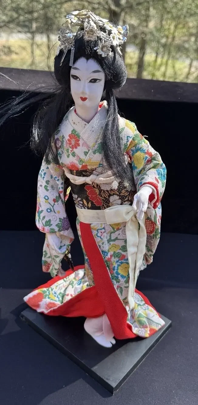 Japanese Geisha Silk Gold Kimono 17.5